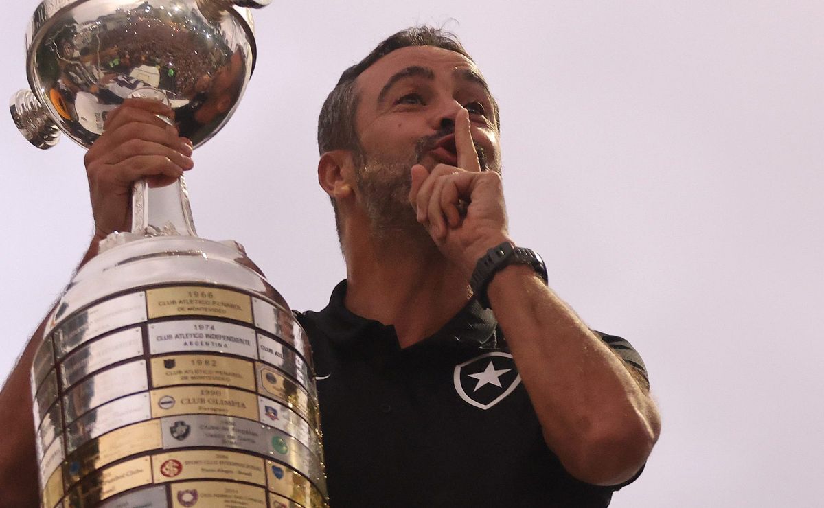Artur Jorge nega mágoa e relembra saída do Botafogo no início do ano: “Não estou muito preocupado”