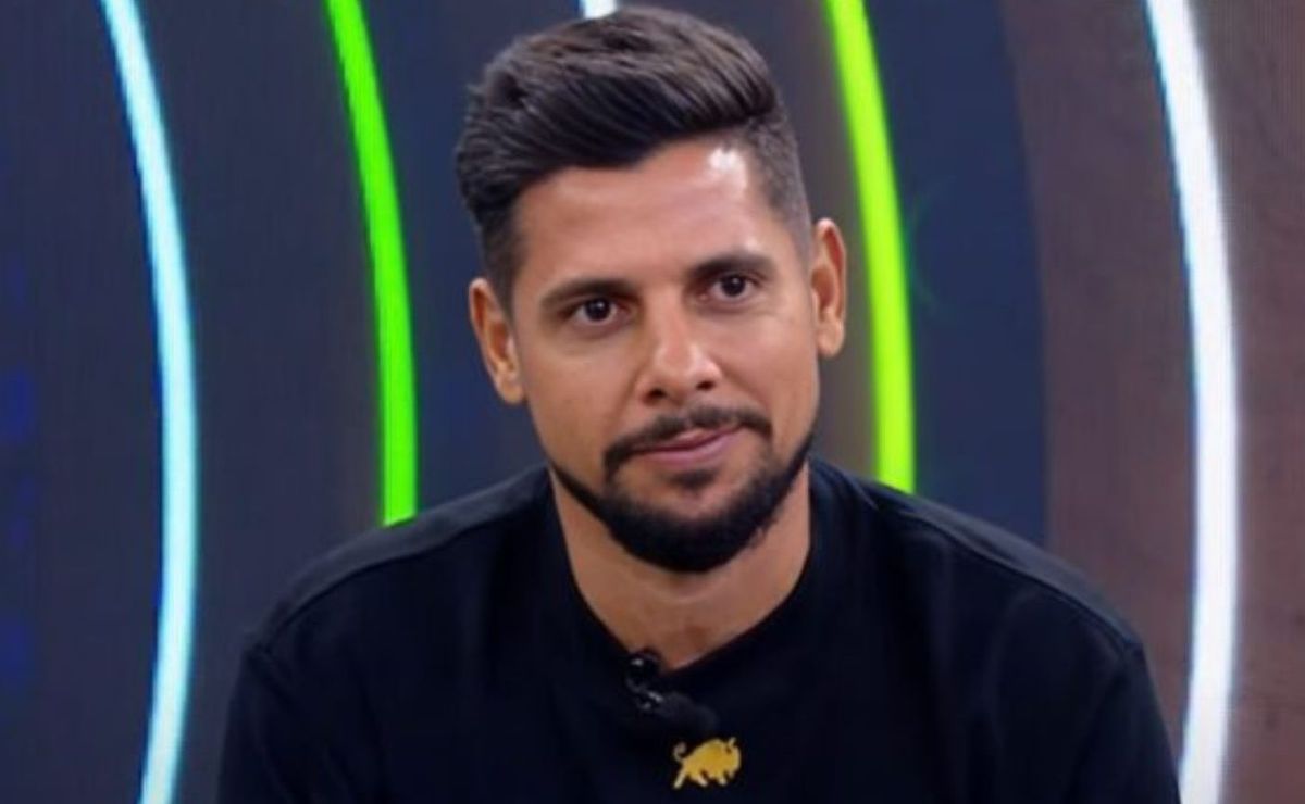 Cicinho crava o classificado em Palmeiras x LDU: “Em um passo de mágica”
