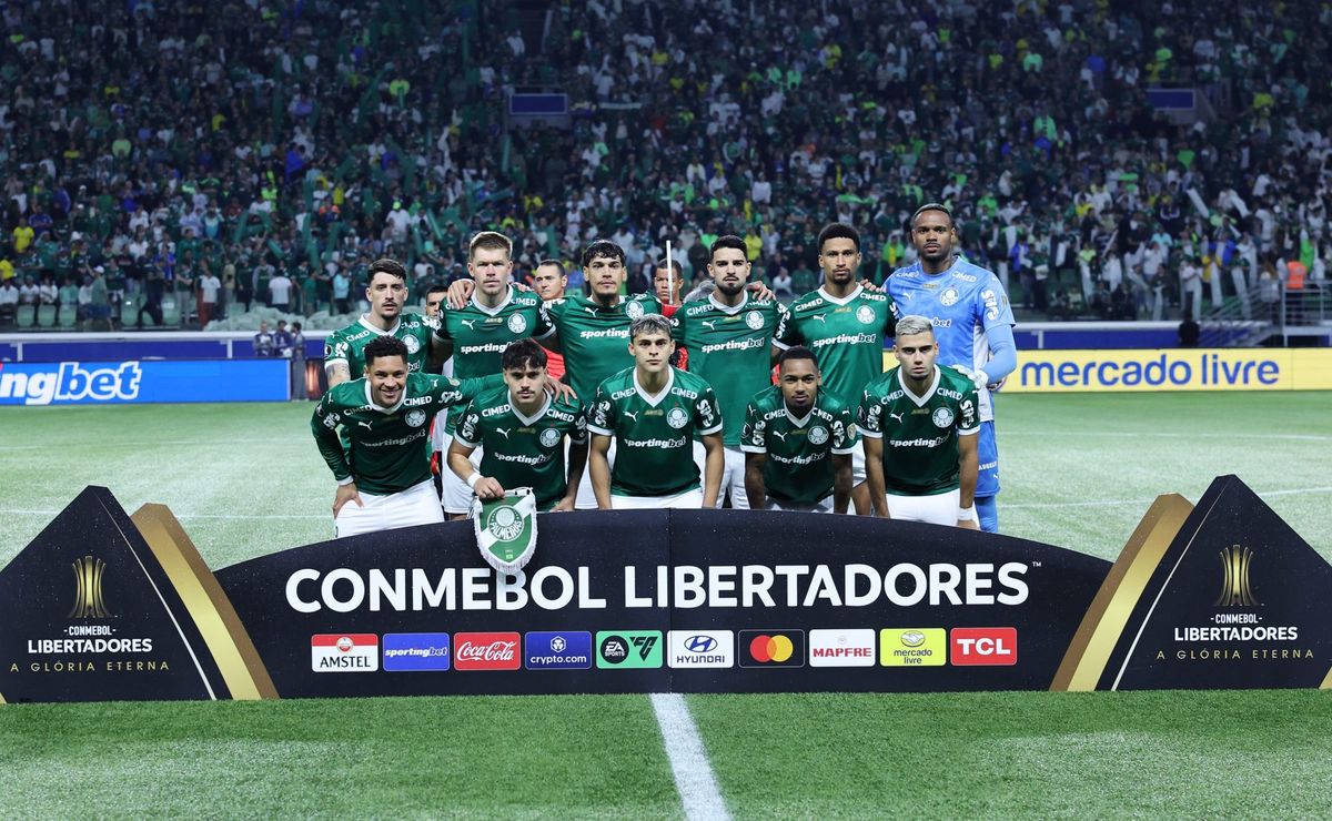 Palmeiras começa a partida contra a LDU e finaliza quatro vezes em 10 minutos