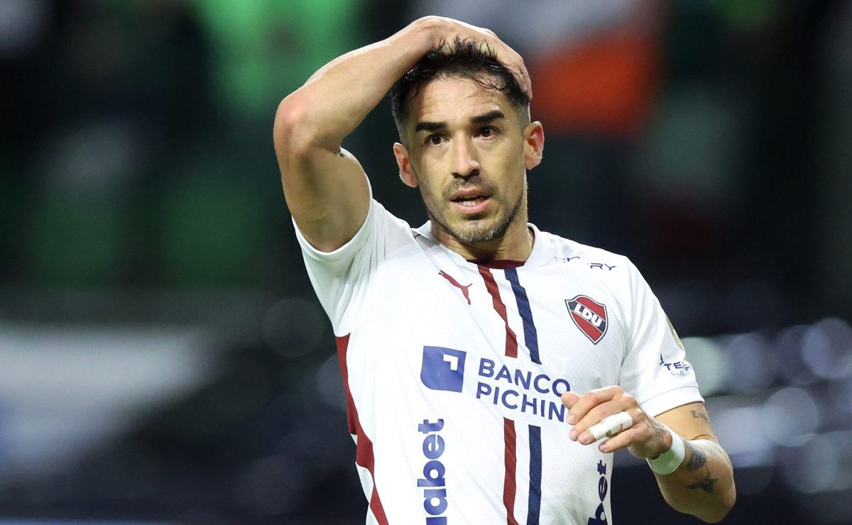 LDU é dominada pelo Palmeiras, sofre goleada e está eliminada da Libertadores