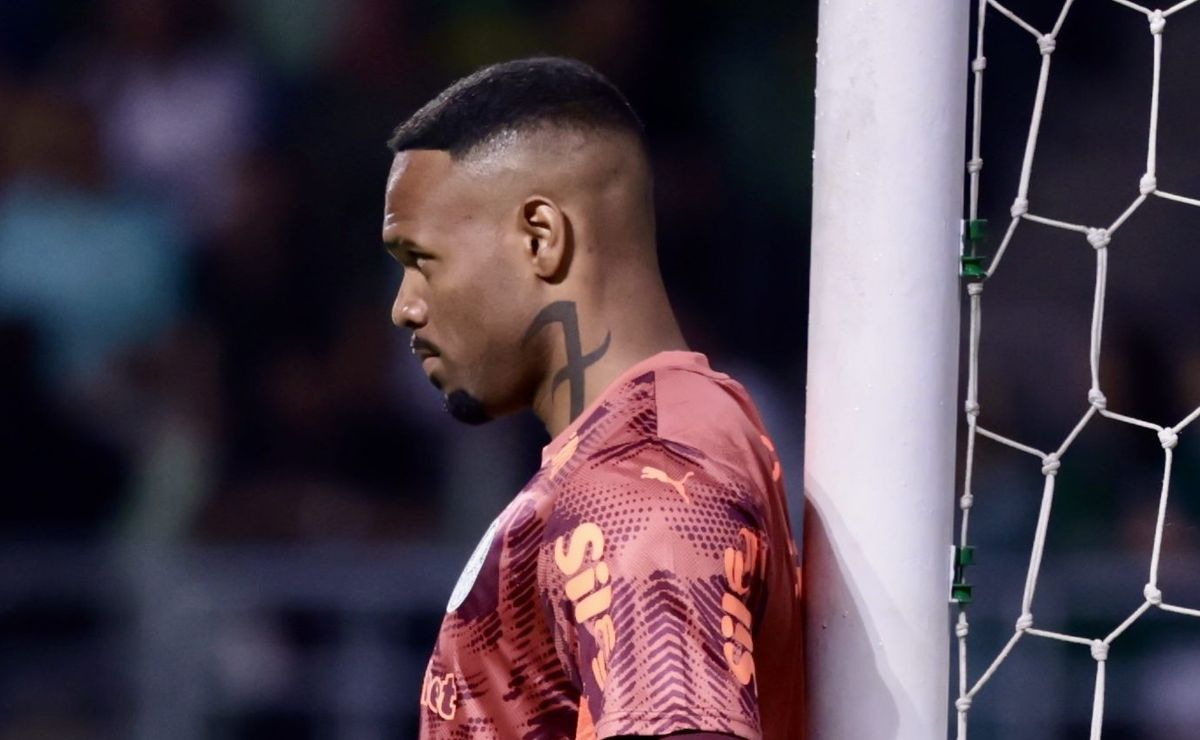 Torcida do Palmeiras usa Carlos Miguel para provocar Corinthians após classificação histórica na Libertadores