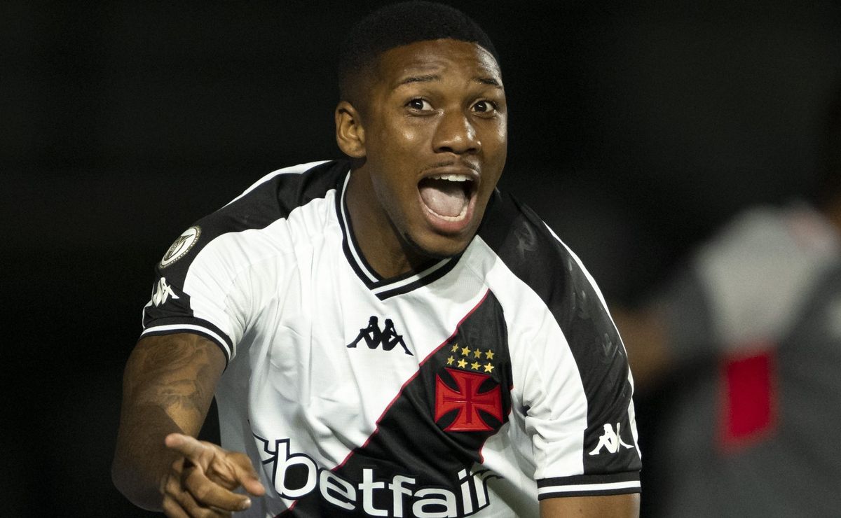 Vasco aceita negociar Leandrinho após contato do Dínamo de Kiev e Admar Lopes exige garantias bancárias