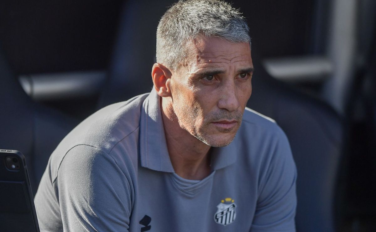 Mesmo com reforços, defesa do Santos segue em xeque e preocupa Vojvoda