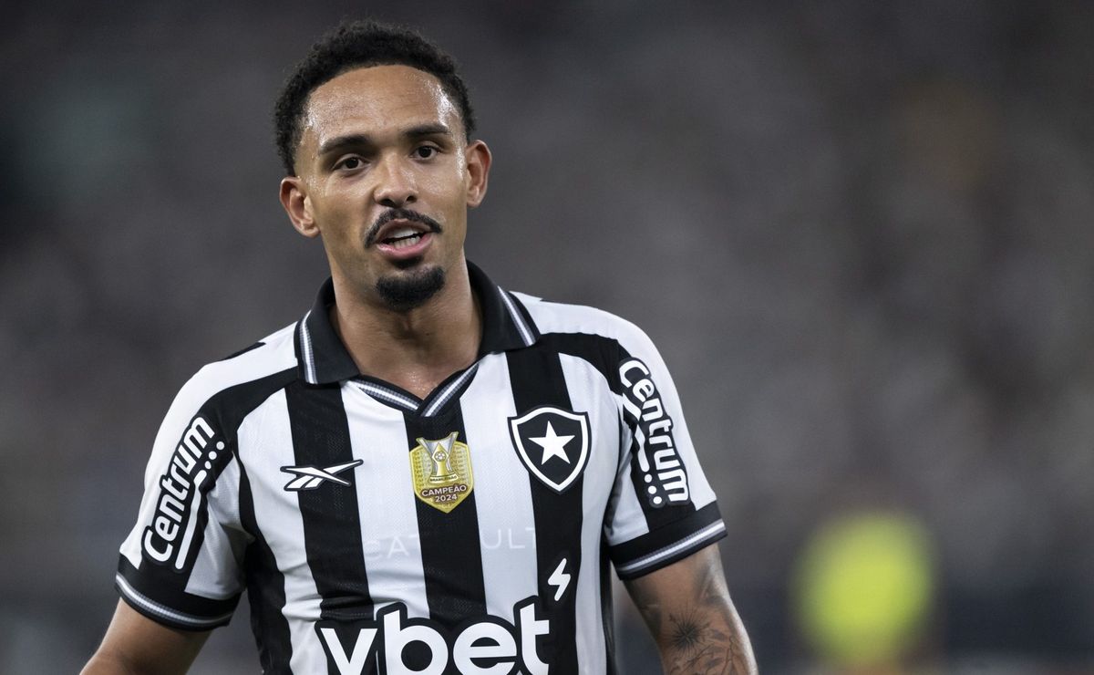 Vitinho analisa o melhor momento da carreira no Botafogo e sonha com a Copa do Mundo