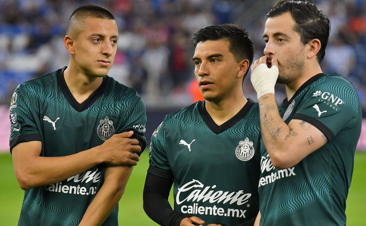 INNESPERADO: Chivas estaría analizando el futuro de Alan Mozo