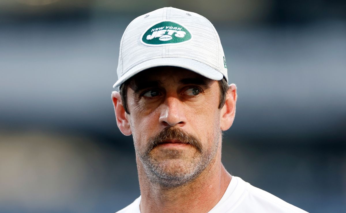 Aaron Rodgers reacting to Jets fans