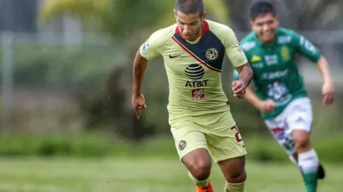 El duelo se jugó bajo una torrencial lluvia