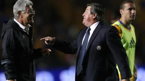 ¿AMIGOS? Los palazos de Miguel molestaron al brasileño.