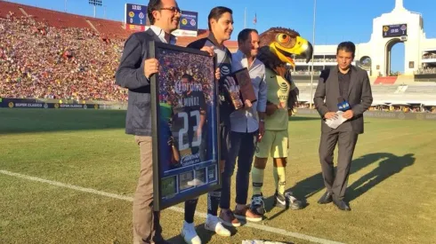 Moisés Muñoz se despidió ovacionado en Los Ángeles.