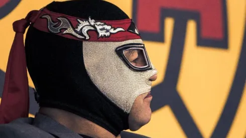 Octagón observando el entrenamiento del América.