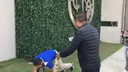 Picazo pagando su apuesta