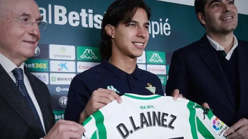 Como estrella: Betis presentó a Diego Lainez