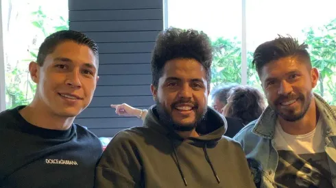 Oribe Peralta asistiendo al Super Bowl.