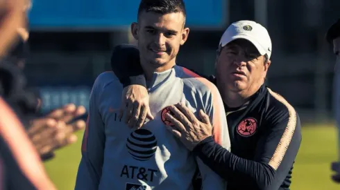 Nicolás Benedetti integra la banca del América contra Necaxa por la Copa MX.