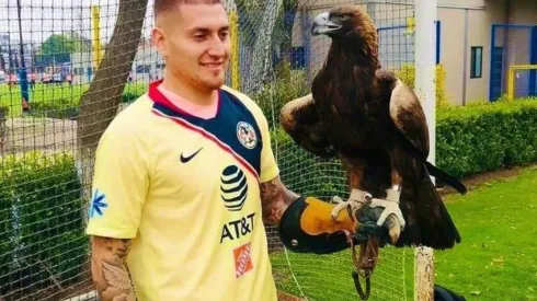 La mirada profunda de Celeste y luego su amago de picotazo le aclaró al chileno su presente en Coapa