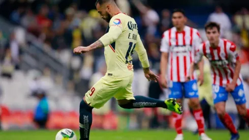 Aguilera afina la puntería en los tiros libres.