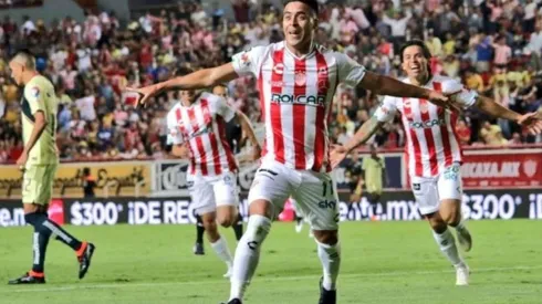 Brian Fernández enfrentando al América.