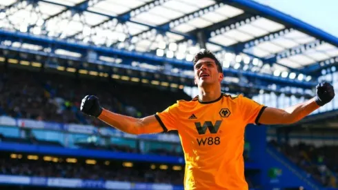 Raúl Jiménez le anotó a Chelsea en Stamford Bridge.