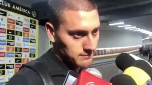 Nicolás Castillo hablando con los medios de comunicación.