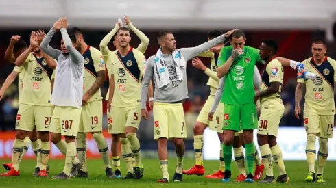 Plantel de América agradeciendo a la afición.
