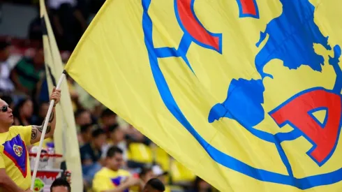 La afición le dio un colorido recibimiento al equipo en el Azteca