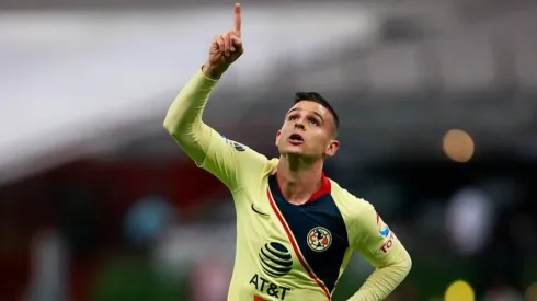 Nicolás Benedetti celebrando su anotación.