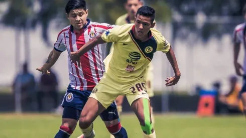 América enfrentando a Chivas en las Fuerzas Básicas.