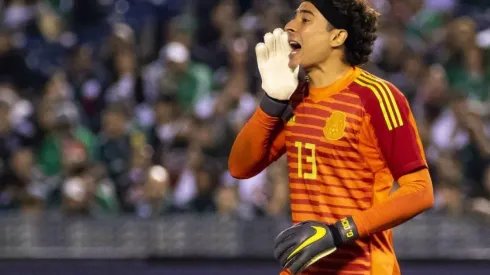 Guillermo Ochoa en el partido frente a Chile.