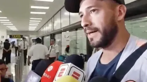 Emanuel Aguilera dialogó con la prensa en el aeropuerto.