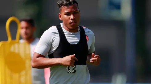 Roger Martínez no tiene fecha de regreso a las canchas.