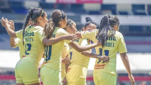 Plantel Femenil de América celebrando el triunfo.