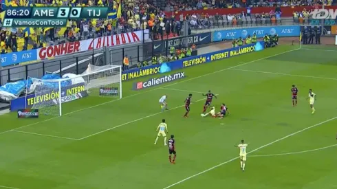 Henry Martin anotó el cuarto gol desde el suelo.