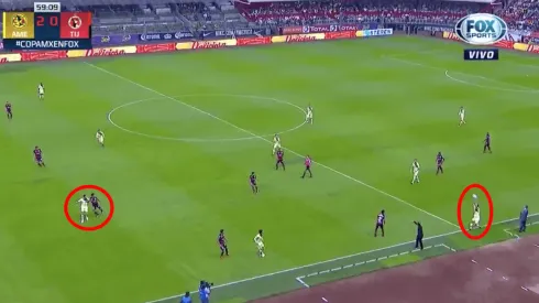 La jugada que le sancionaron al América como offside.
