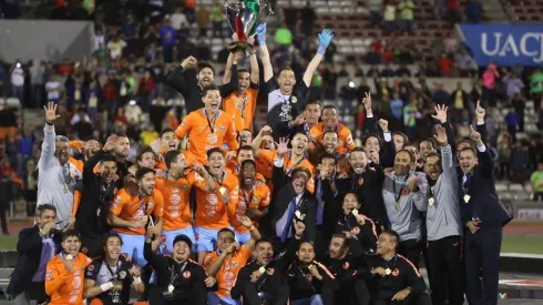 Los capitanes del América levantaron el trofeo de Copa