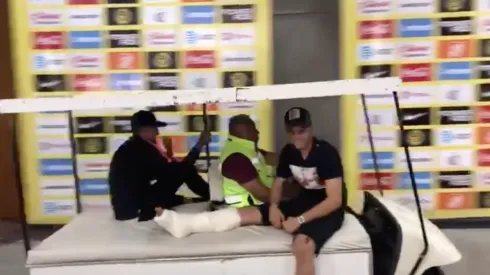 Nicolás Benedetti saliendo del Azteca.