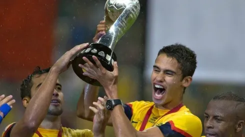 Diego Reyes celebrando un campeonato con América.