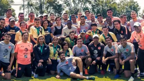 Los jugadores del primer equipo recibieron a los campeones de la división especial en el Nido