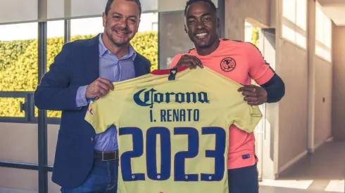 El ecuatoriano seguirá siendo Águila cuatro años más