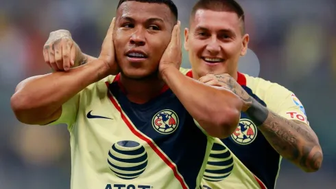 Los goles de Roger Martínez encaminaron al América aunque la llave aún no esta sentenciada