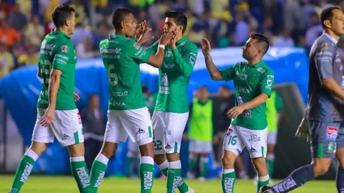 León celebrando el triunfo ante América en Querétaro.