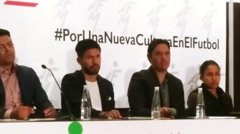 Oribe Peralta en conferencia de prensa.