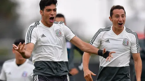 Raúl Jiménez en el entrenamiento de México.
