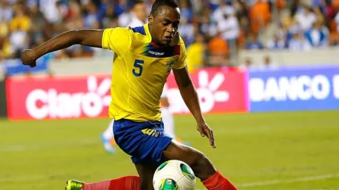 Renato Ibarra en el partido ante Honduras.