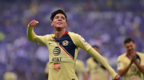 Edson Álvarez está amarrado con Wolves
