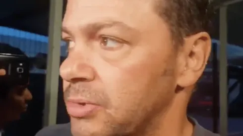 Santiago Baños en su llegada a la Ciudad de México.