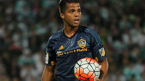 Gio dos Santos se acerca al Nido