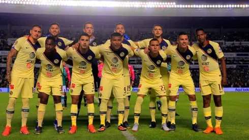 Formación de América ante León.