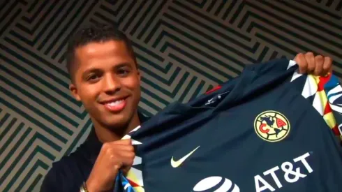 Giovani dos Santos con la playera de América.