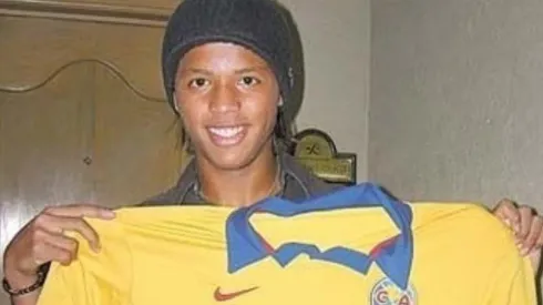 Giovani dos Santos con la playera de América.