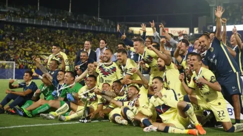 Jugadores festejando el Campeón de Campeones.